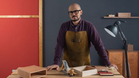 Cabinet and furniture making with veneered wood 